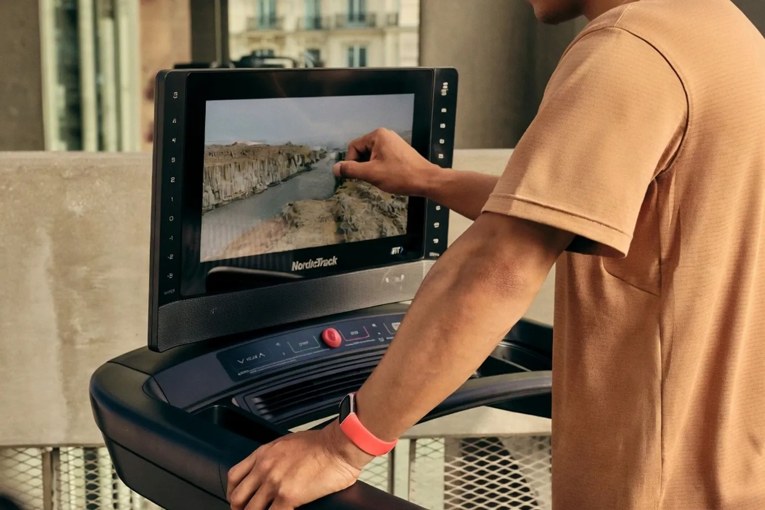 Fitbit Charge 6 : le suivi cardiaque en temps réel sur vos machines de sport à 135 dollars